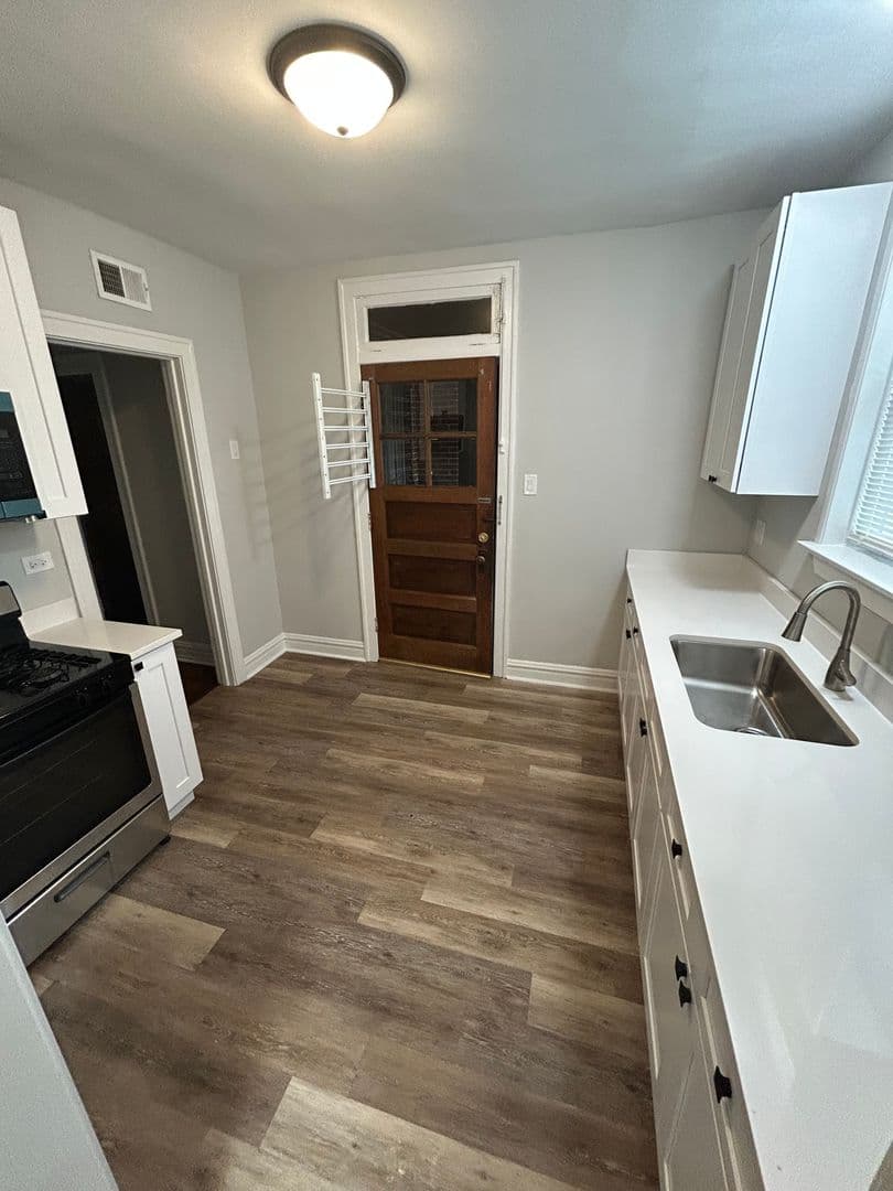 Riverside Apartment: 215-19 West Quincy Street