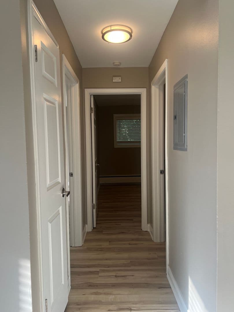 Glen Ellyn Apartment: 21 N. Main St.