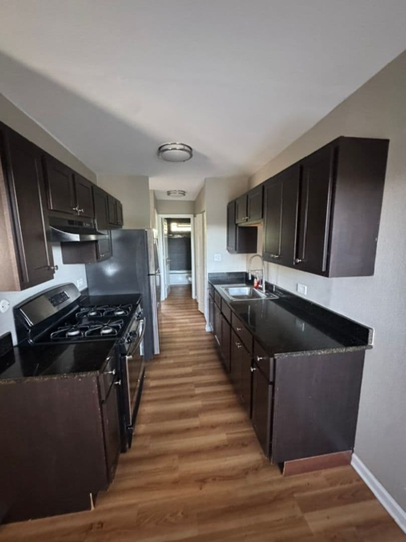 Glen Ellyn Apartment: 21 N. Main St.