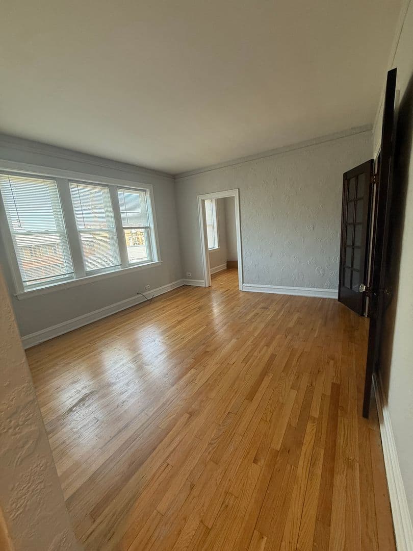 Berwyn Apartment: 3249-51 S Kenilworth Avenue