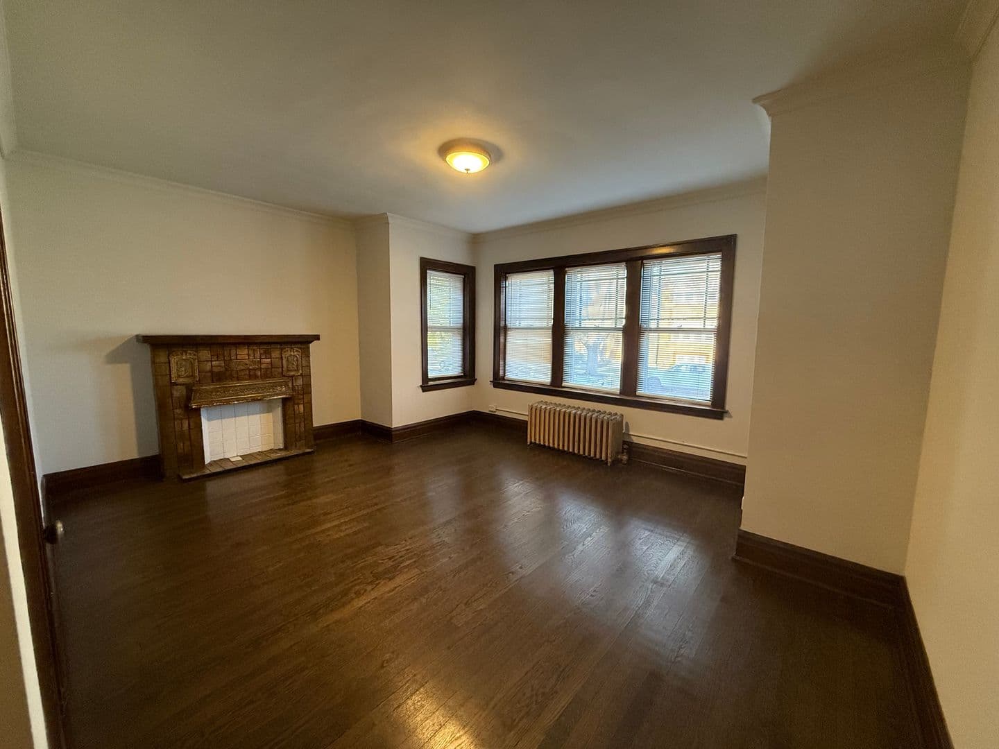 Berwyn Apartment: 1850-52 S Clarence
