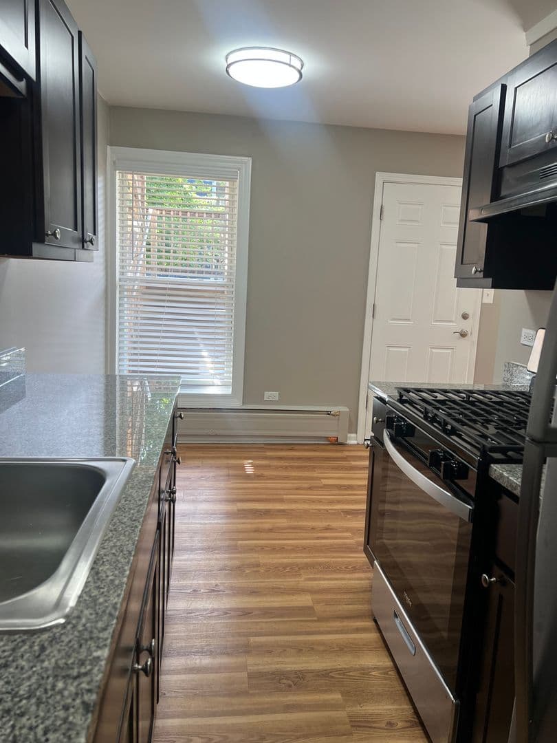 Glen Ellyn Apartment: 21 N. Main St.