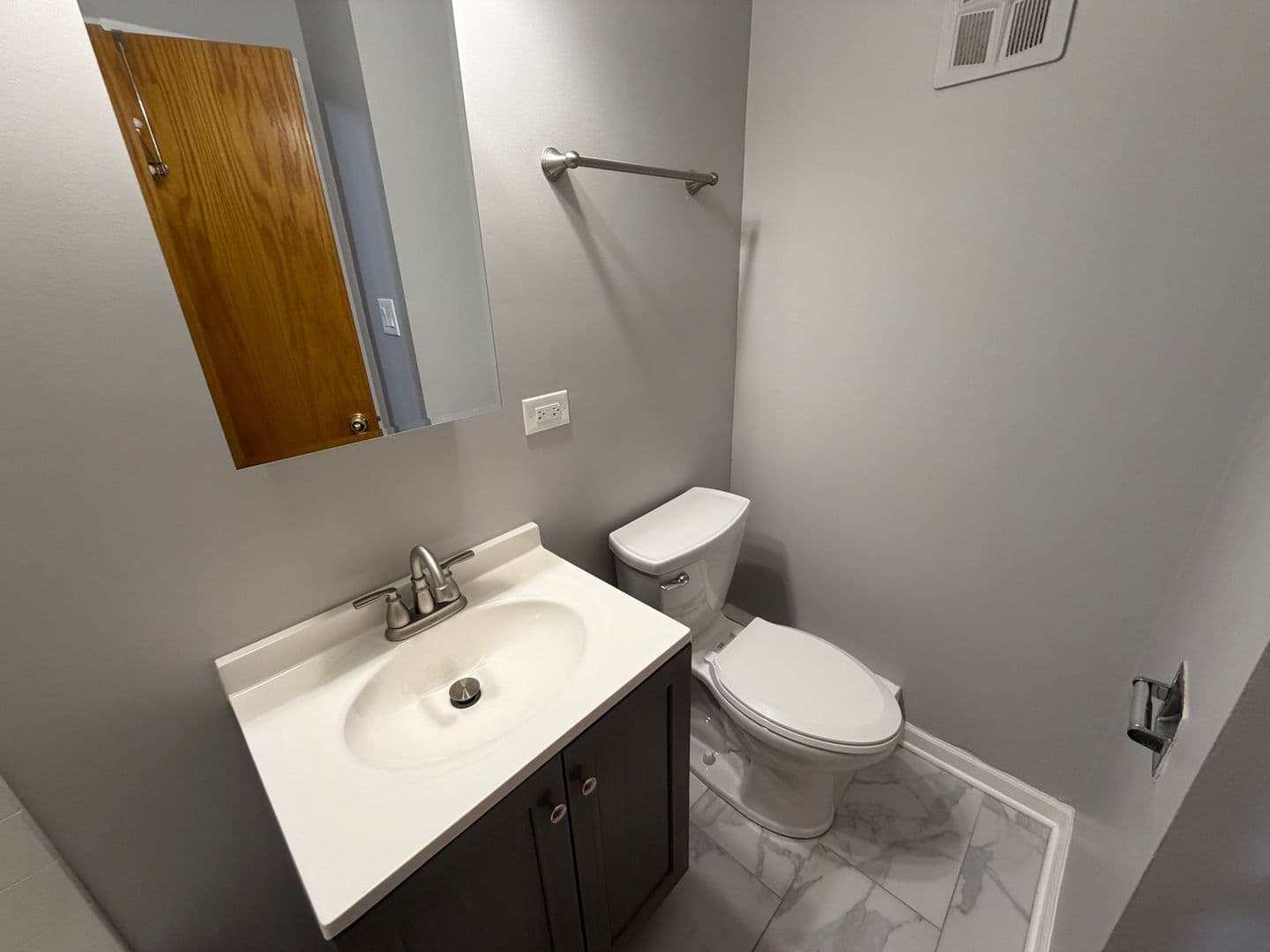 Schiller Park Apartment: 5009 River Rd.