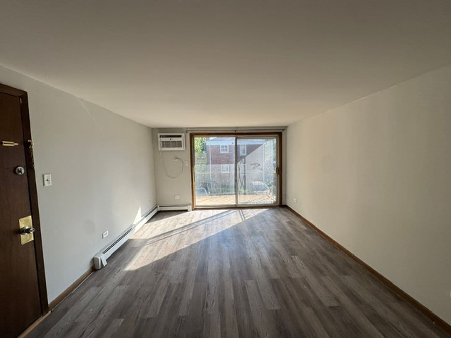 Blue Island Apartment: 1908-16 Vermont Avenue