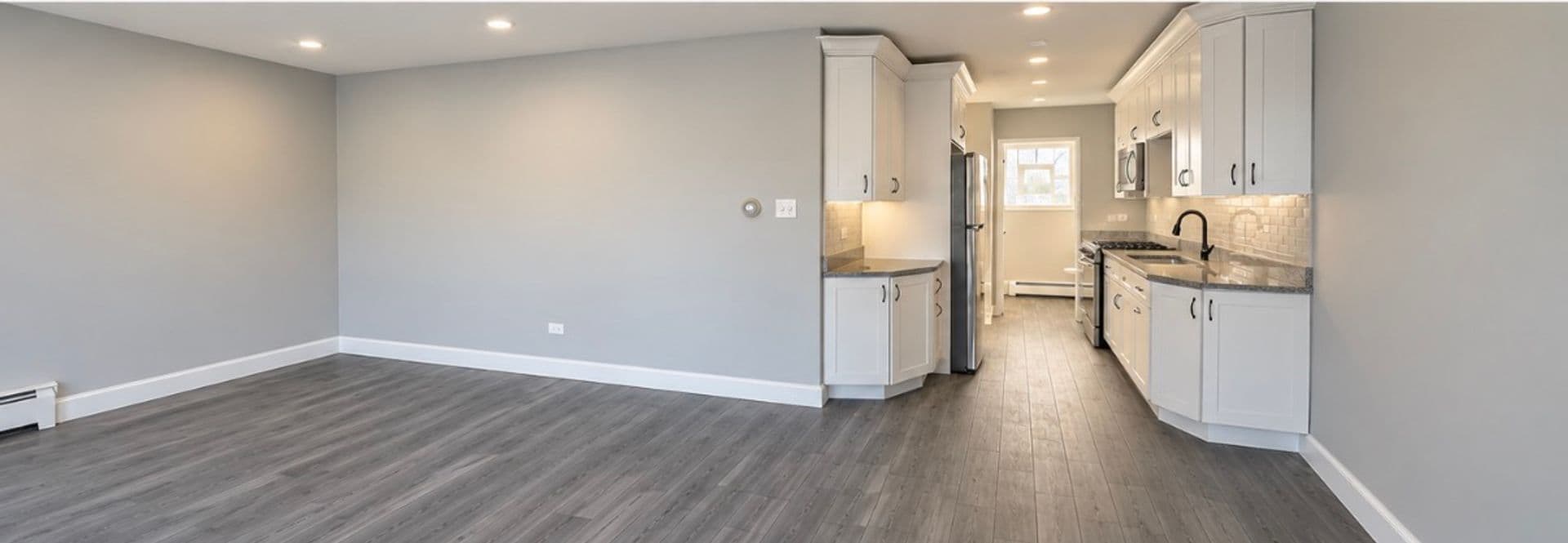 Northlake Apartment: 360 East North Avenue