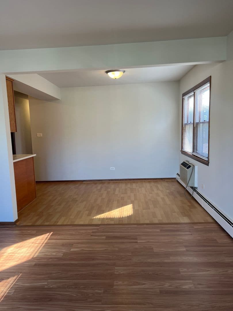 Palos Hills Apartment: 11235 Moraine Drive
