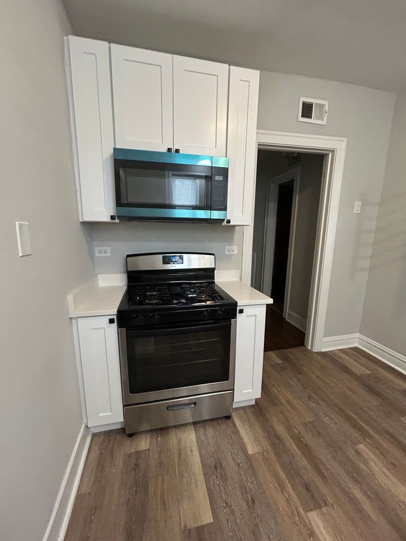 Riverside Apartment: 215-19 West Quincy Street