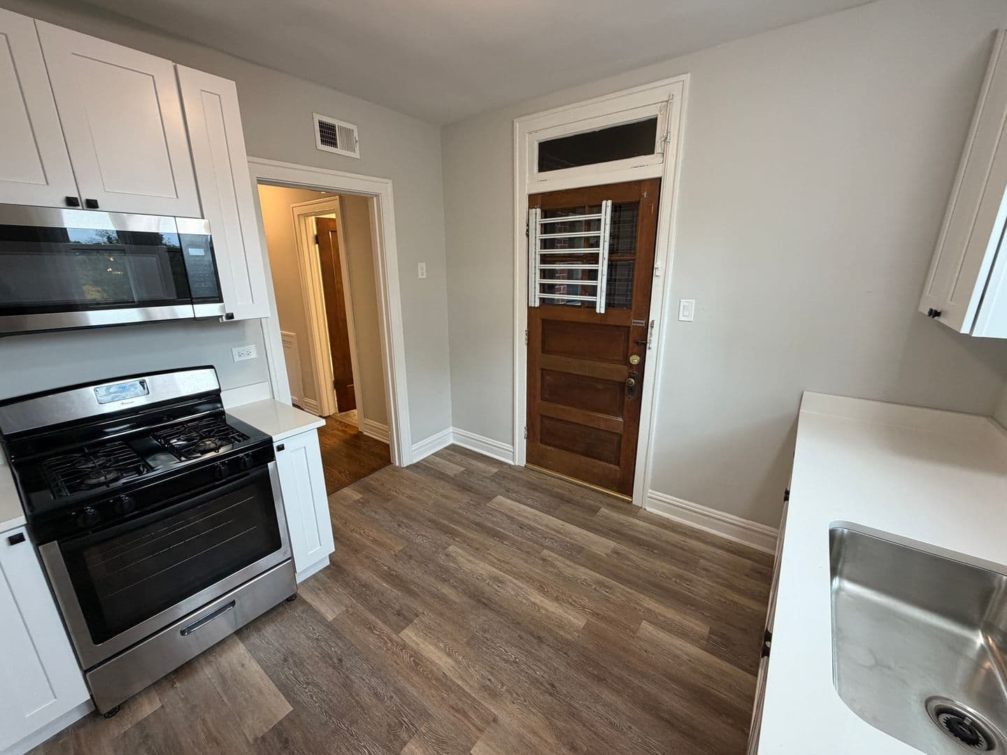 Riverside Apartment: 215-19 West Quincy Street