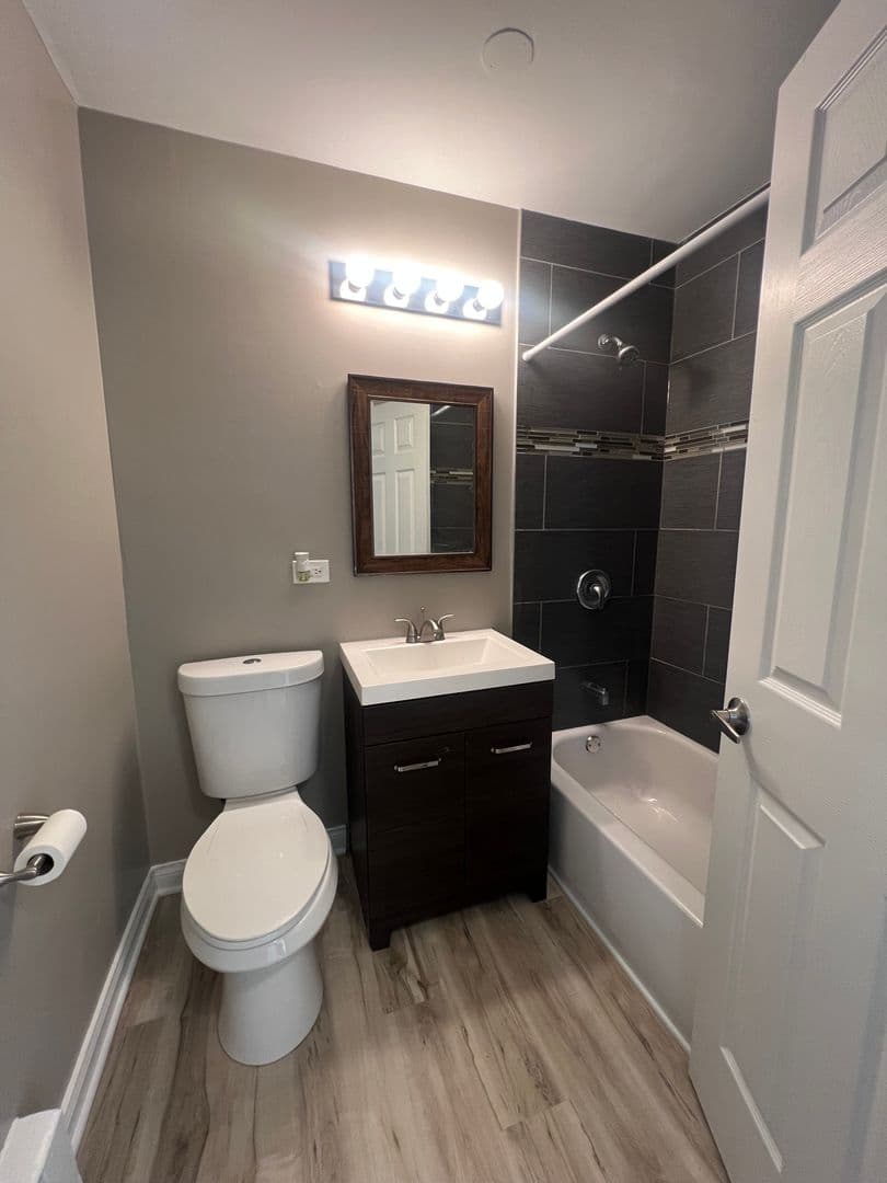 Glen Ellyn Apartment: 21 N. Main St.