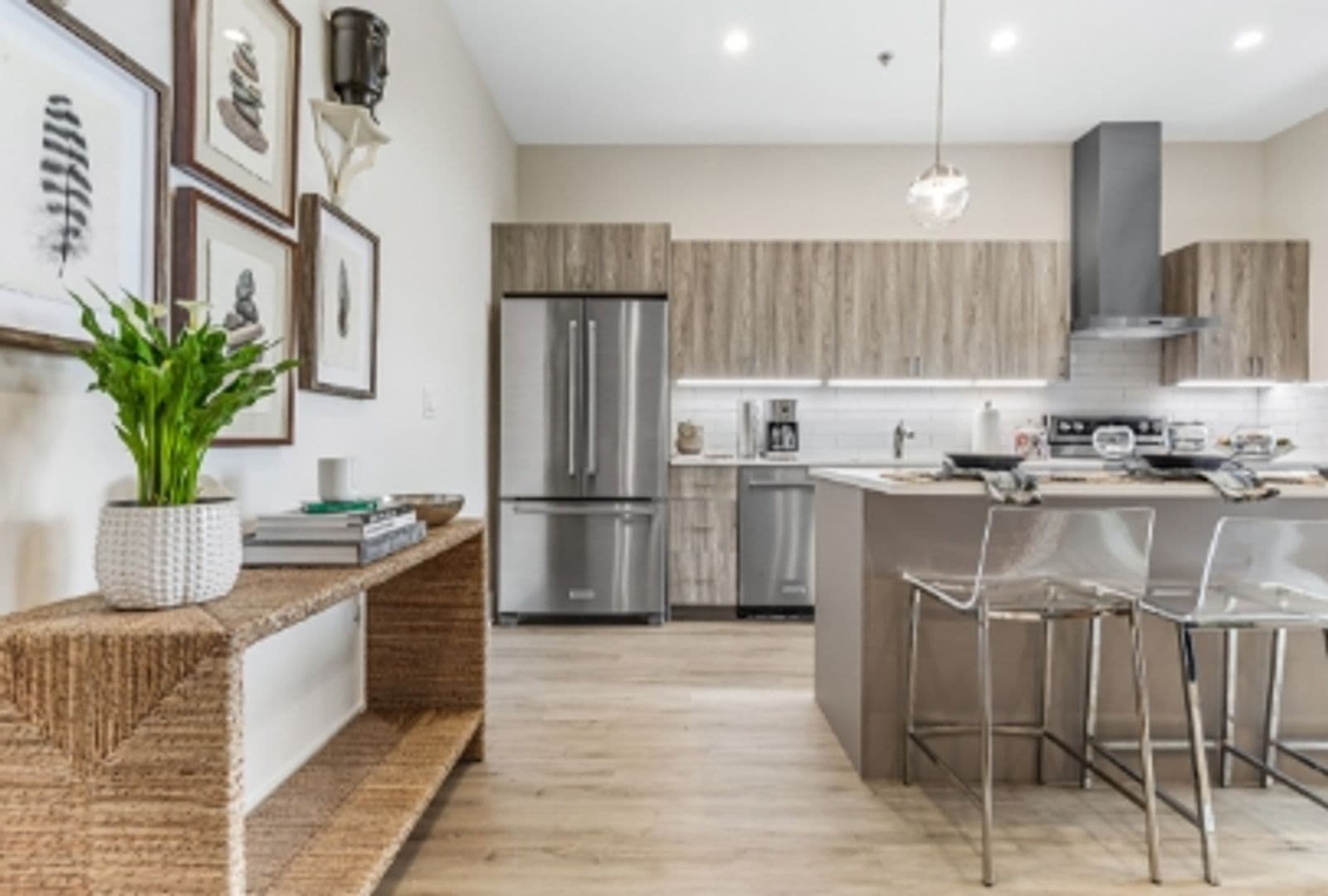 Oak Park Apartment: 435 Madison Street