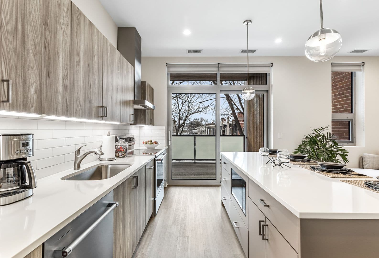 Oak Park Apartment: 435 Madison Street