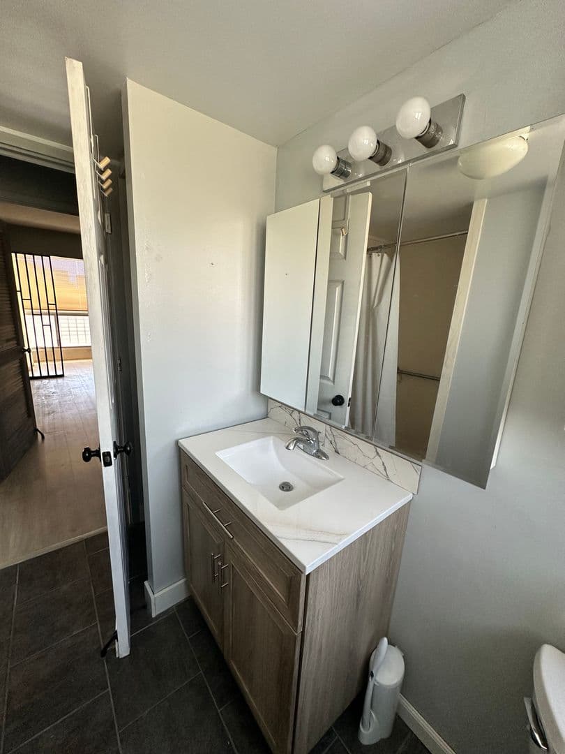 Honolulu Condo: 1309 Wilder Ave #402