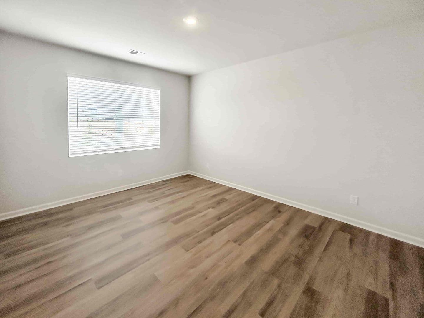Dallas House: 329 Creekview Wy