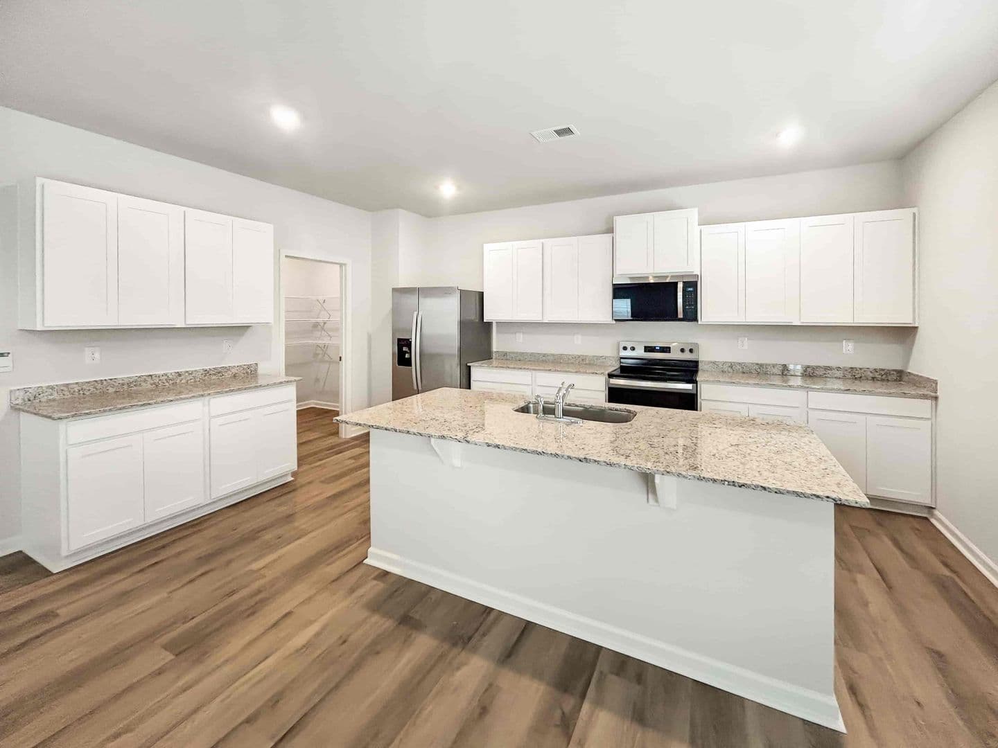 Dallas House: 329 Creekview Wy