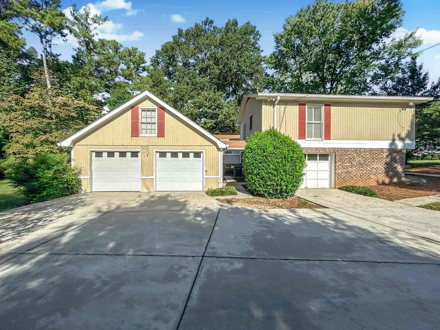 Marietta House: 1330 Woodhill Drive