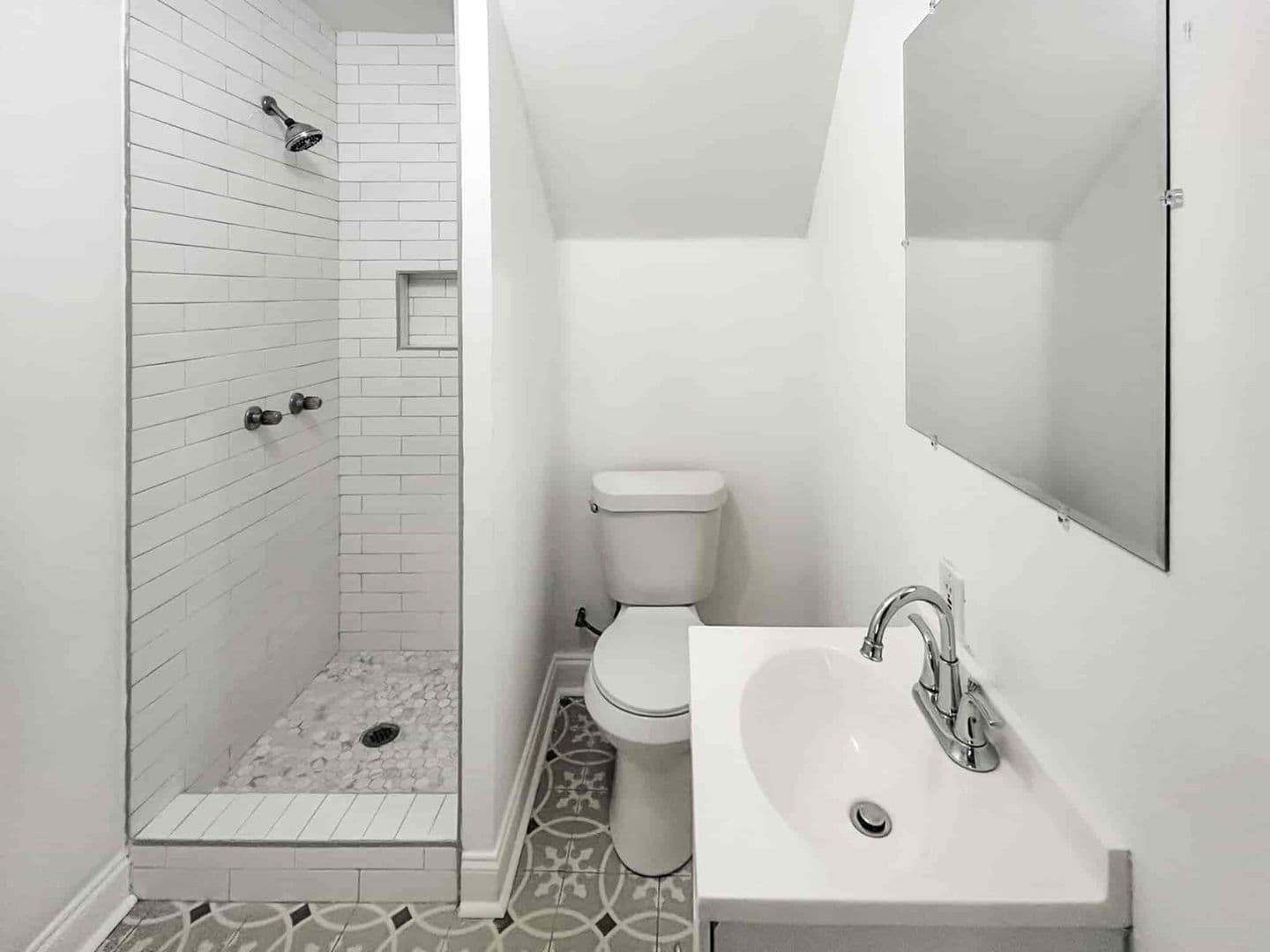 Smyrna House: 1044 Oaks Pkwy Se