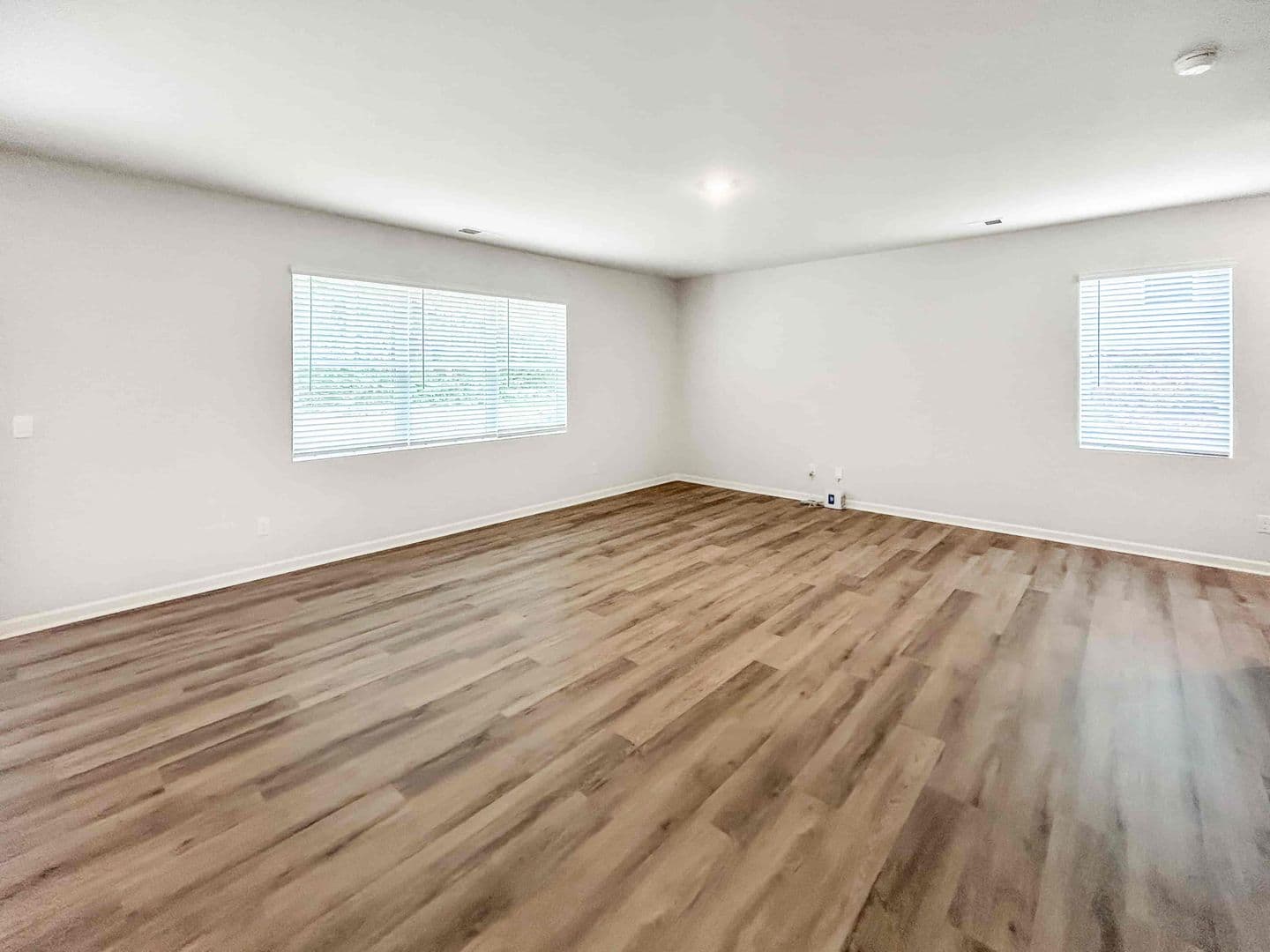 Dallas House: 329 Creekview Wy