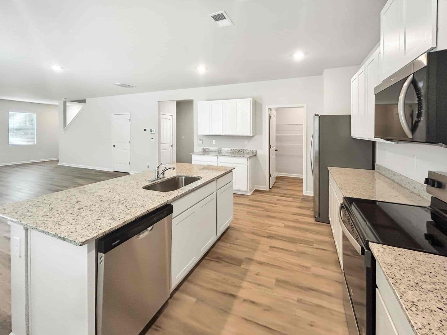 Dallas House: 329 Creekview Wy