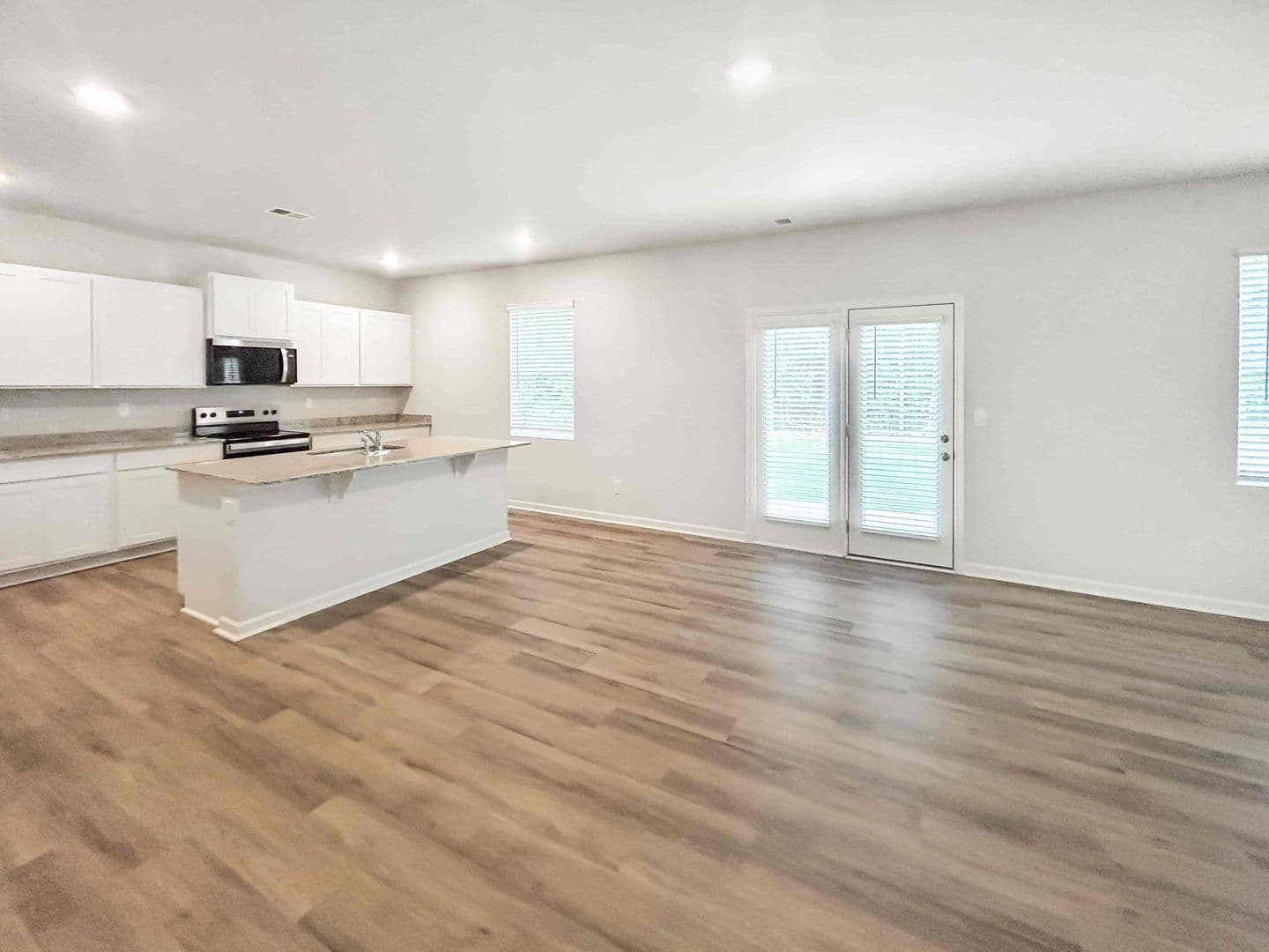 Dallas House: 329 Creekview Wy