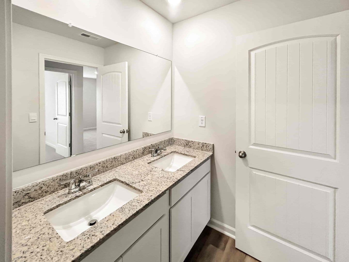 Dallas House: 329 Creekview Wy