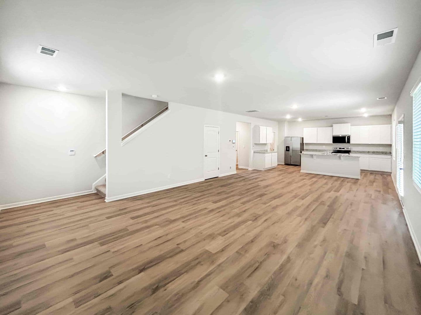 Dallas House: 329 Creekview Wy