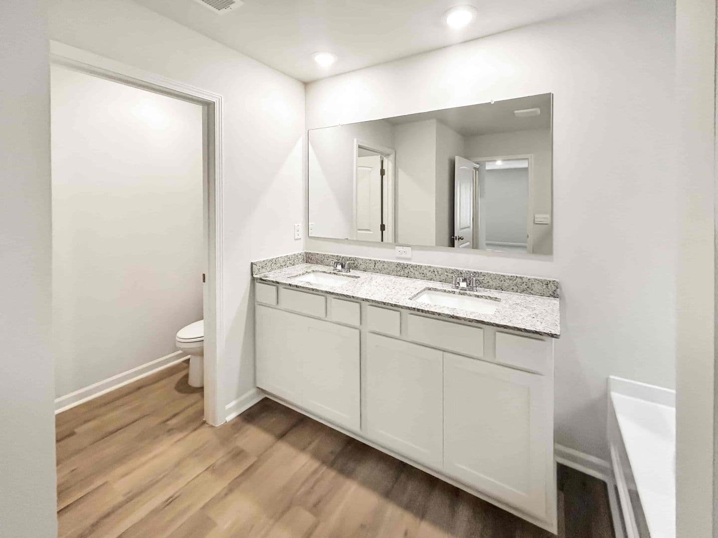 Dallas House: 329 Creekview Wy