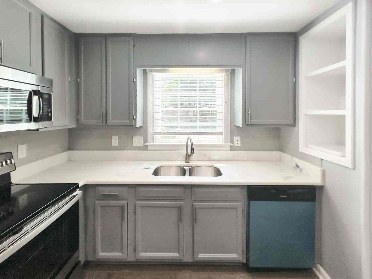Smyrna House: 1044 Oaks Pkwy Se