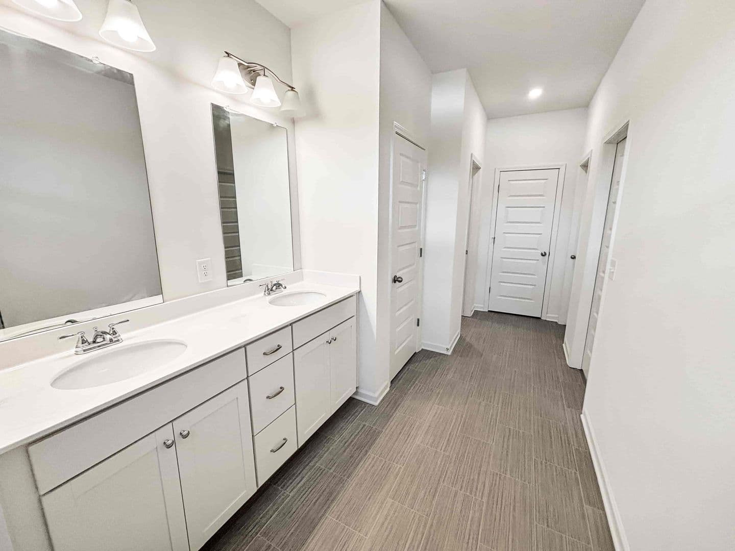 Mableton House: 5784 Silver Lake Dr