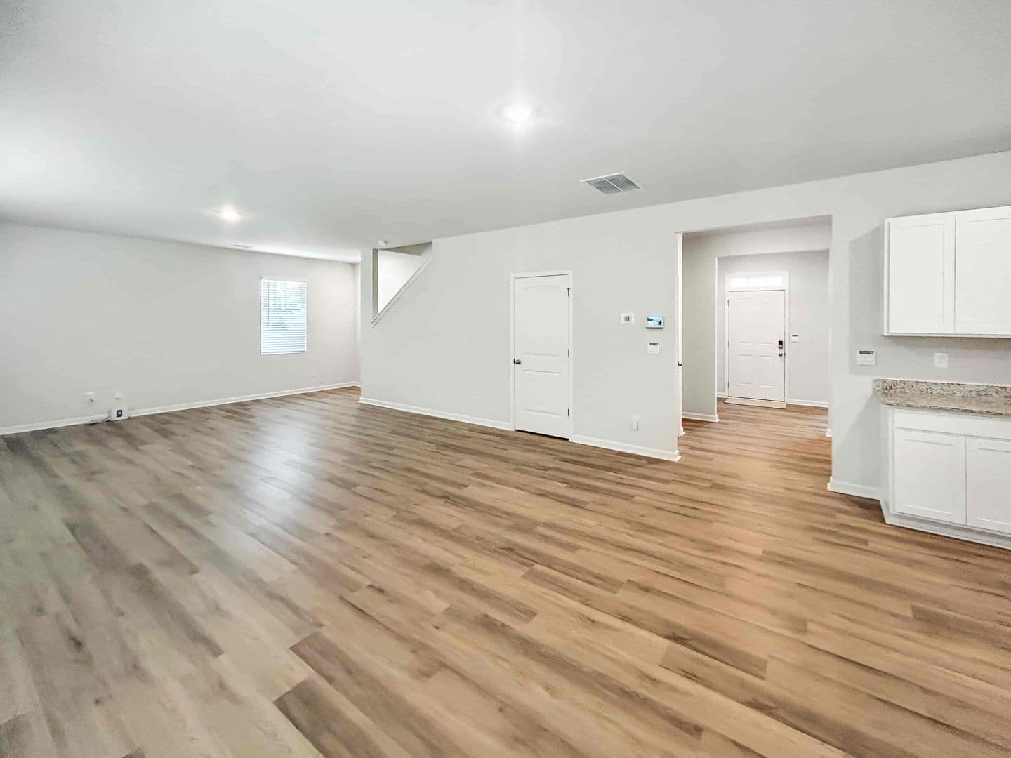 Dallas House: 329 Creekview Wy