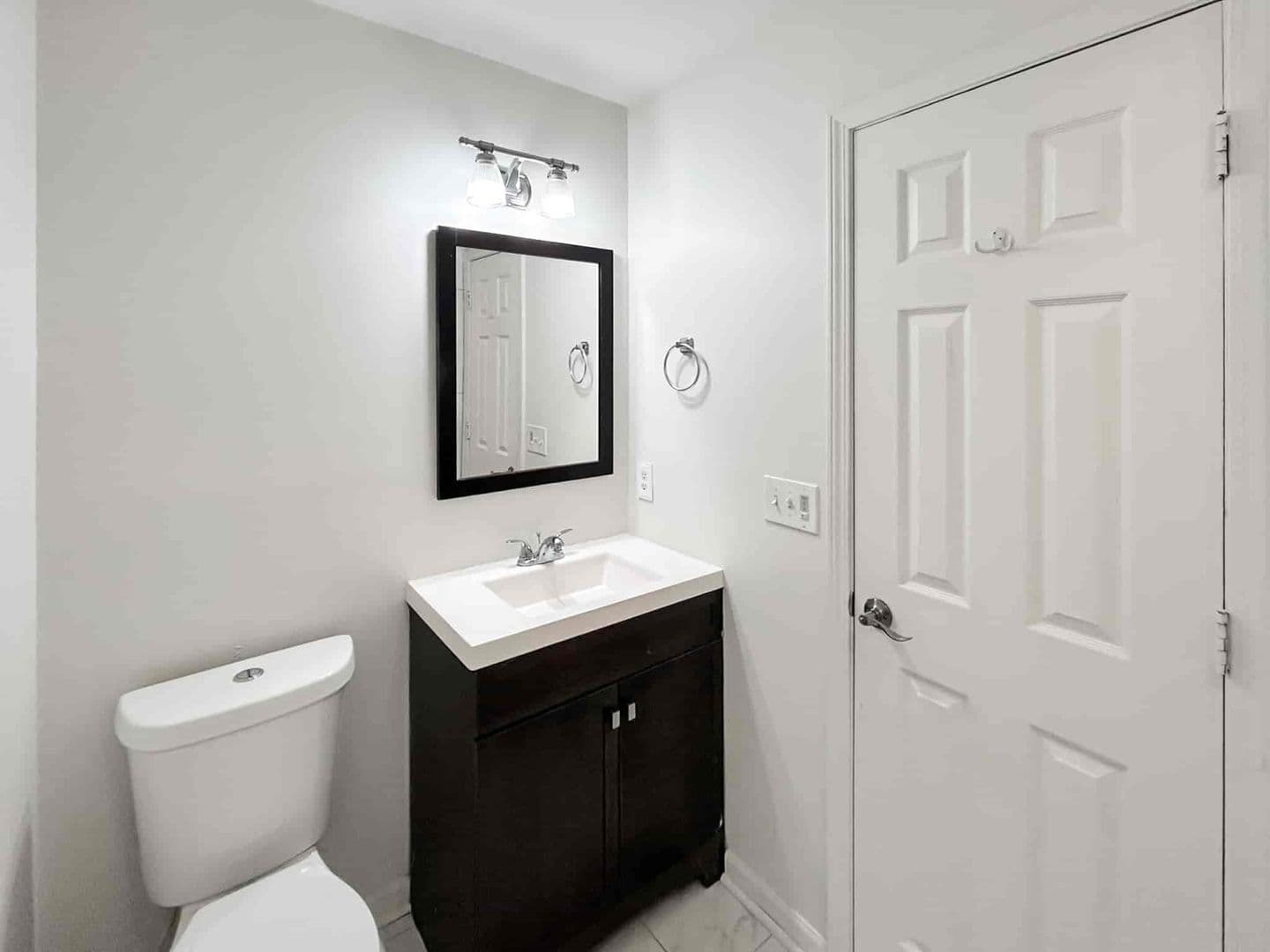 Smyrna House: 1044 Oaks Pkwy Se