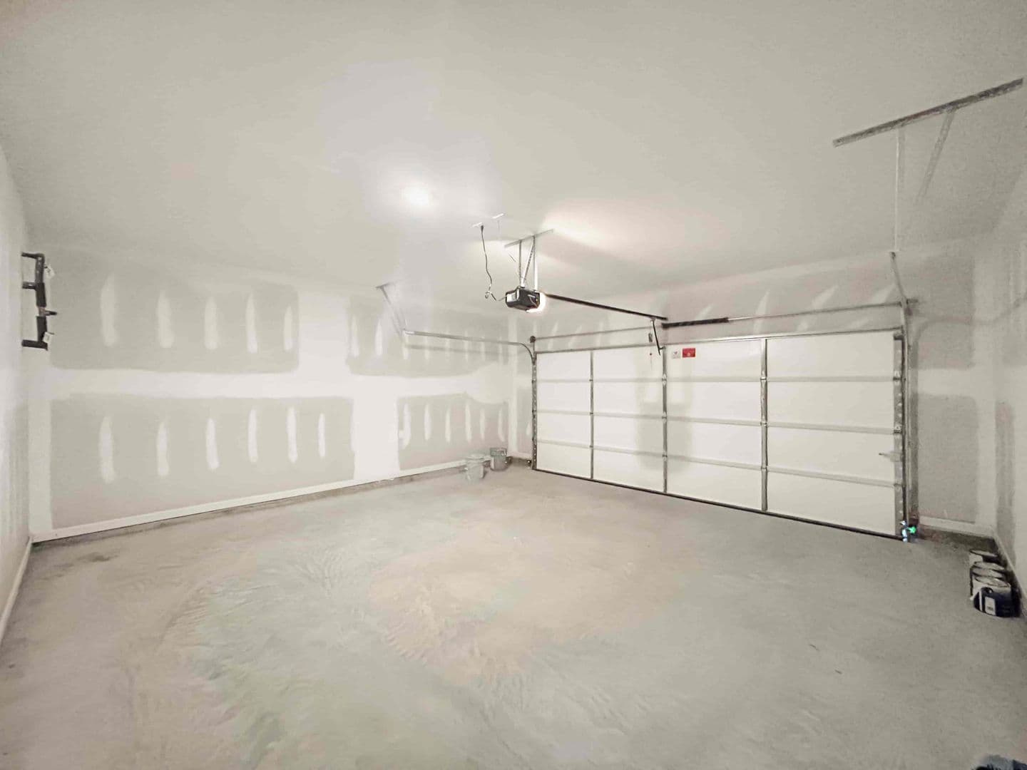 Dallas House: 329 Creekview Wy