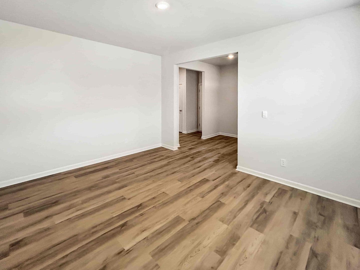 Dallas House: 329 Creekview Wy