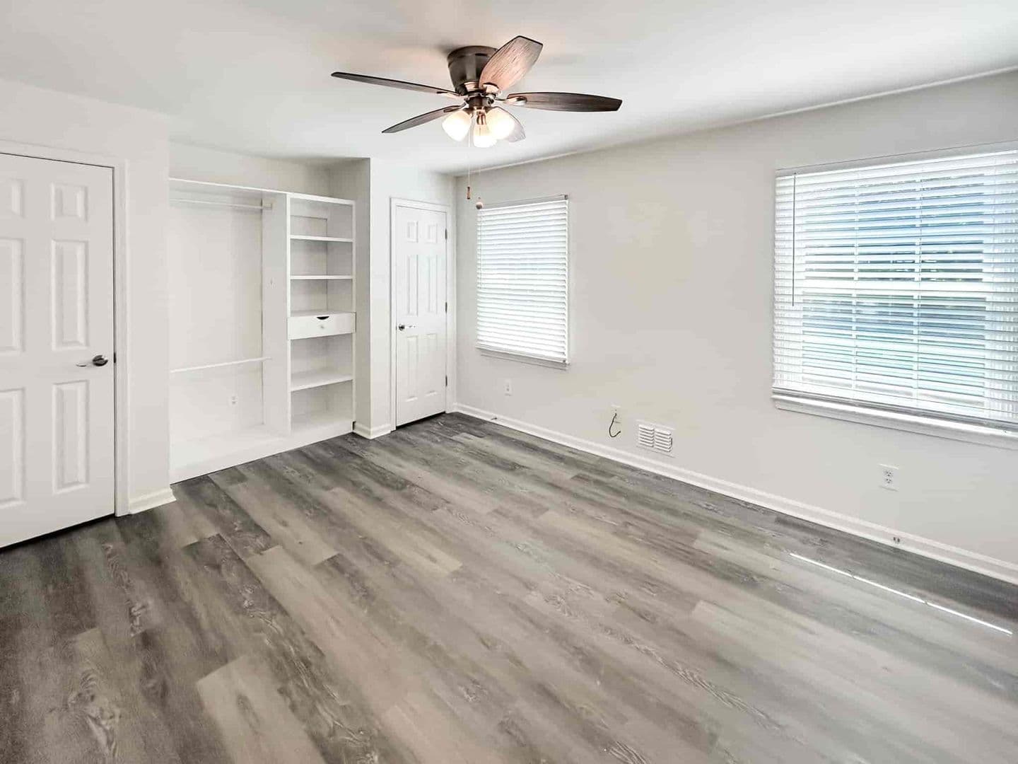 Smyrna House: 1044 Oaks Pkwy Se
