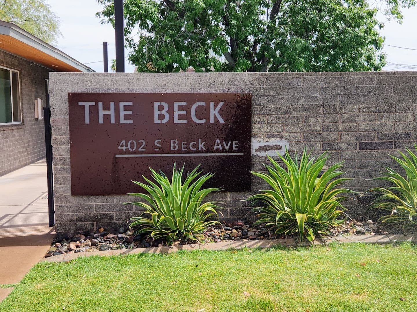 Tempe Apartment: 402 S. Beck Ave
