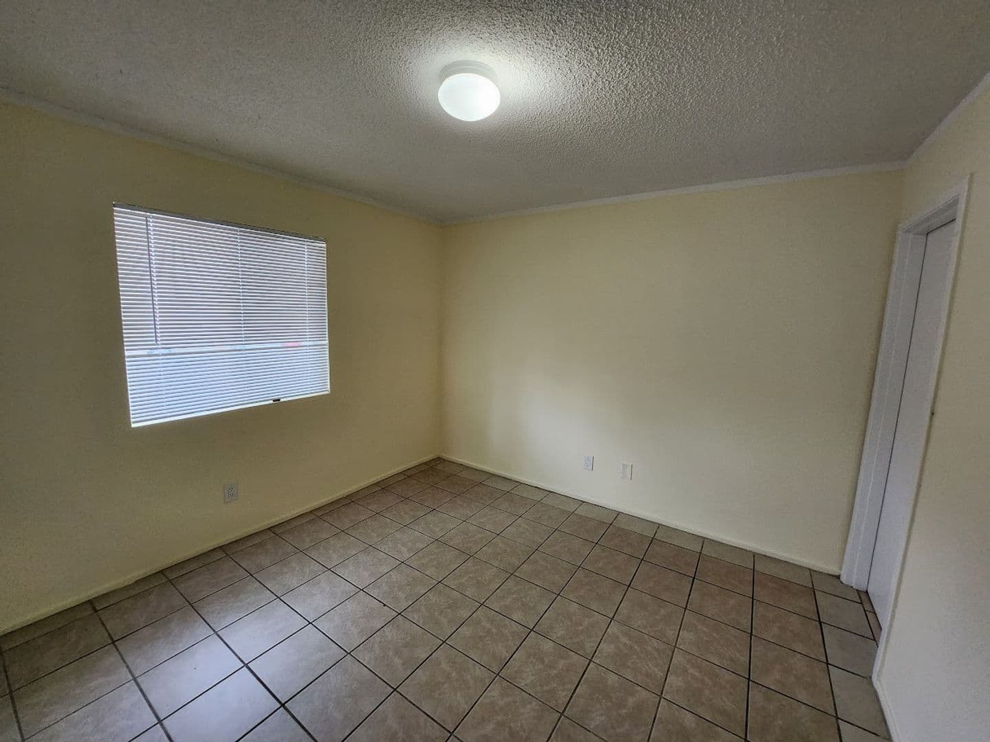 Phoenix Apartment: 2725 E. Tierra Buena Ln