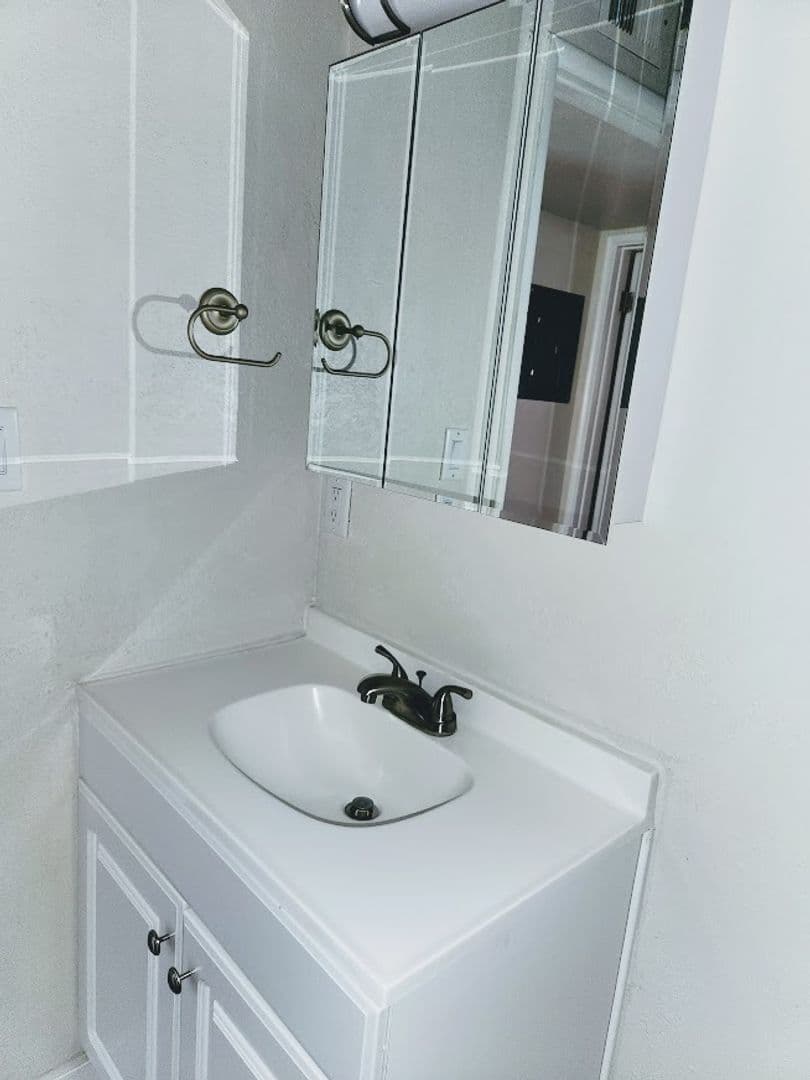 Tempe Apartment: 402 S. Beck Ave