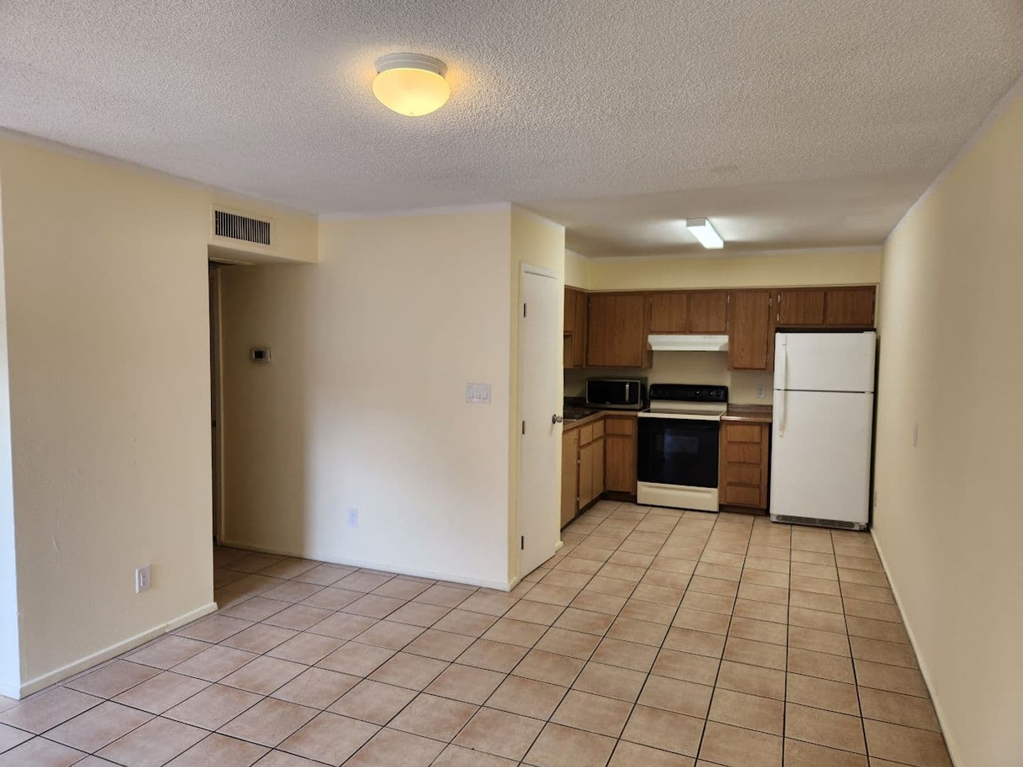 Phoenix Apartment: 2725 E. Tierra Buena Ln