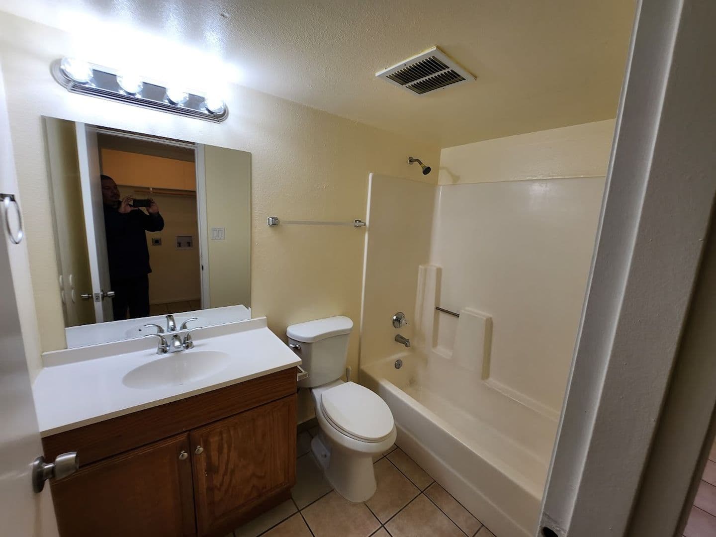 Phoenix Apartment: 2725 E. Tierra Buena Ln