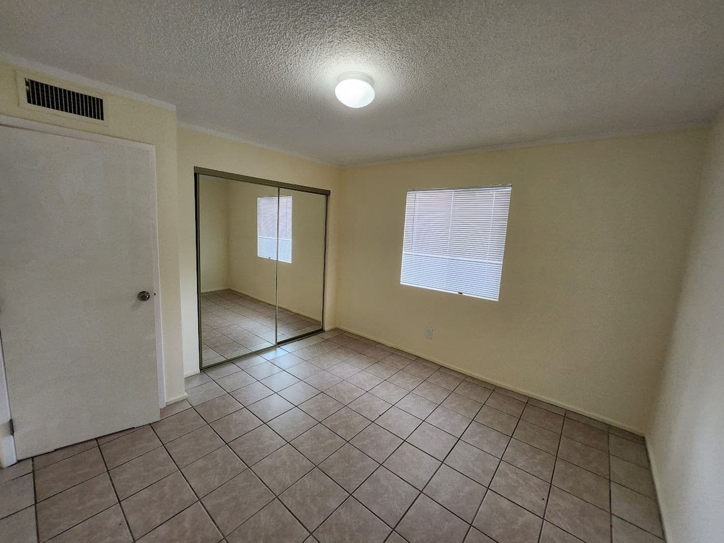 Phoenix Apartment: 2725 E. Tierra Buena Ln