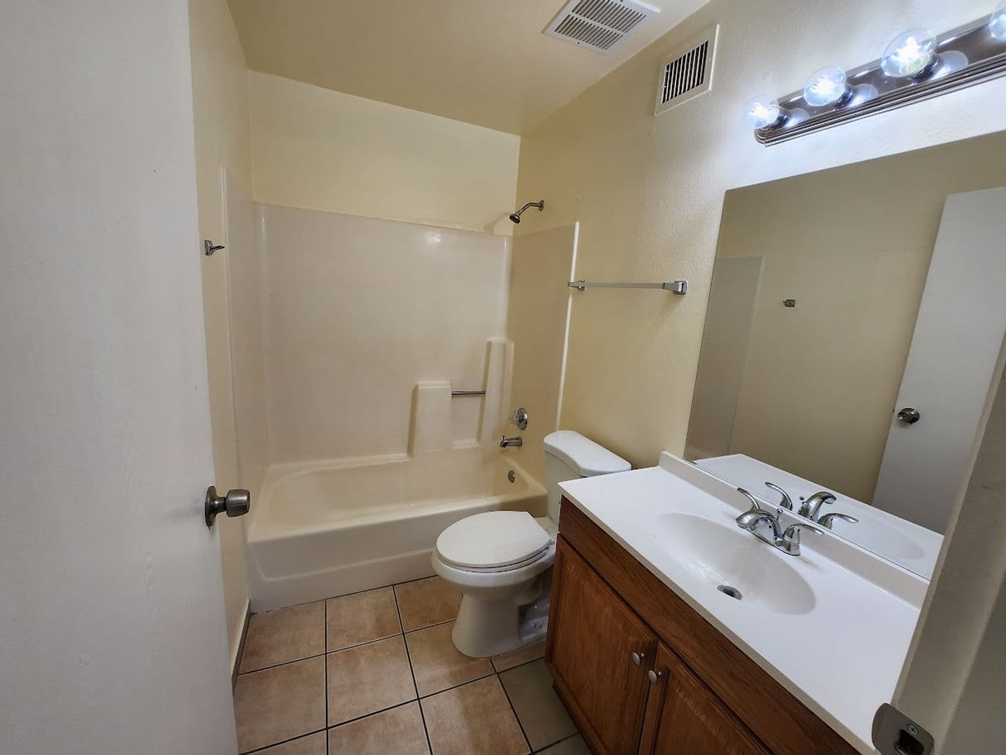 Phoenix Apartment: 2725 E. Tierra Buena Ln