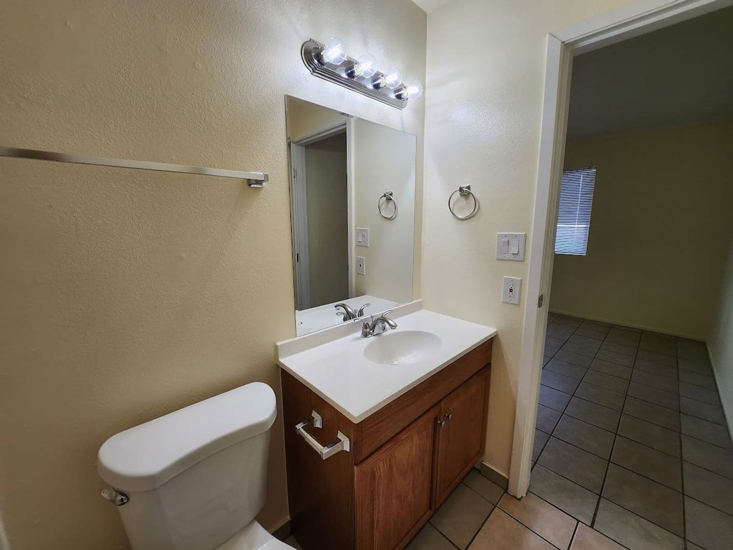 Phoenix Apartment: 2725 E. Tierra Buena Ln
