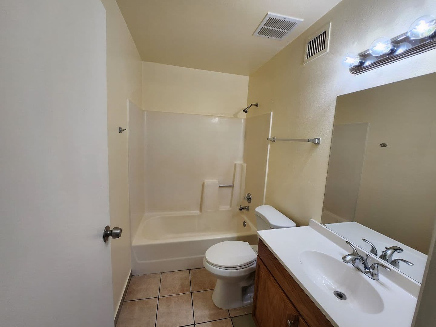 Phoenix Apartment: 2725 E. Tierra Buena Ln