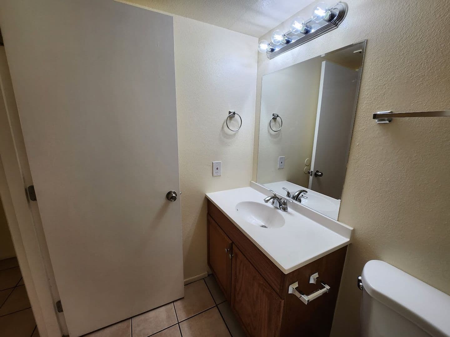 Phoenix Apartment: 2725 E. Tierra Buena Ln