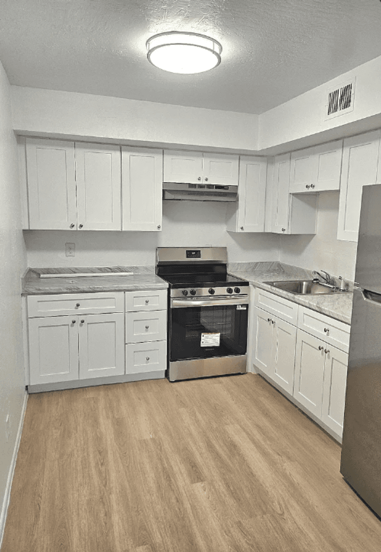 Phoenix Apartment: 510 E Hatcher Rd