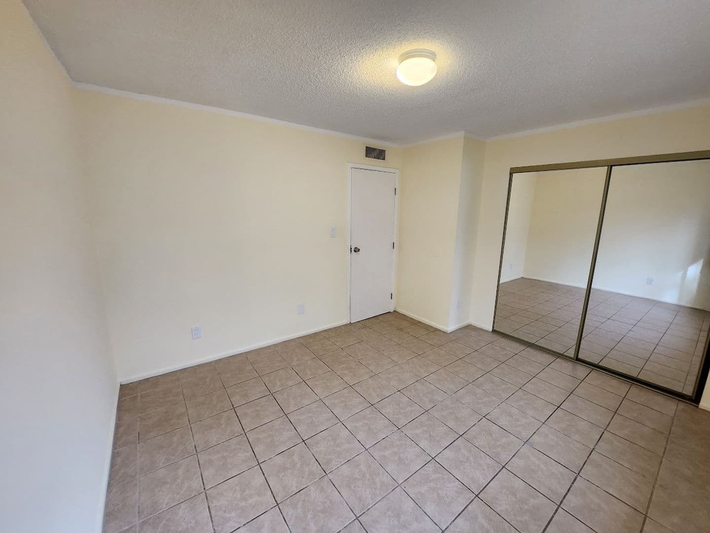 Phoenix Apartment: 2725 E. Tierra Buena Ln