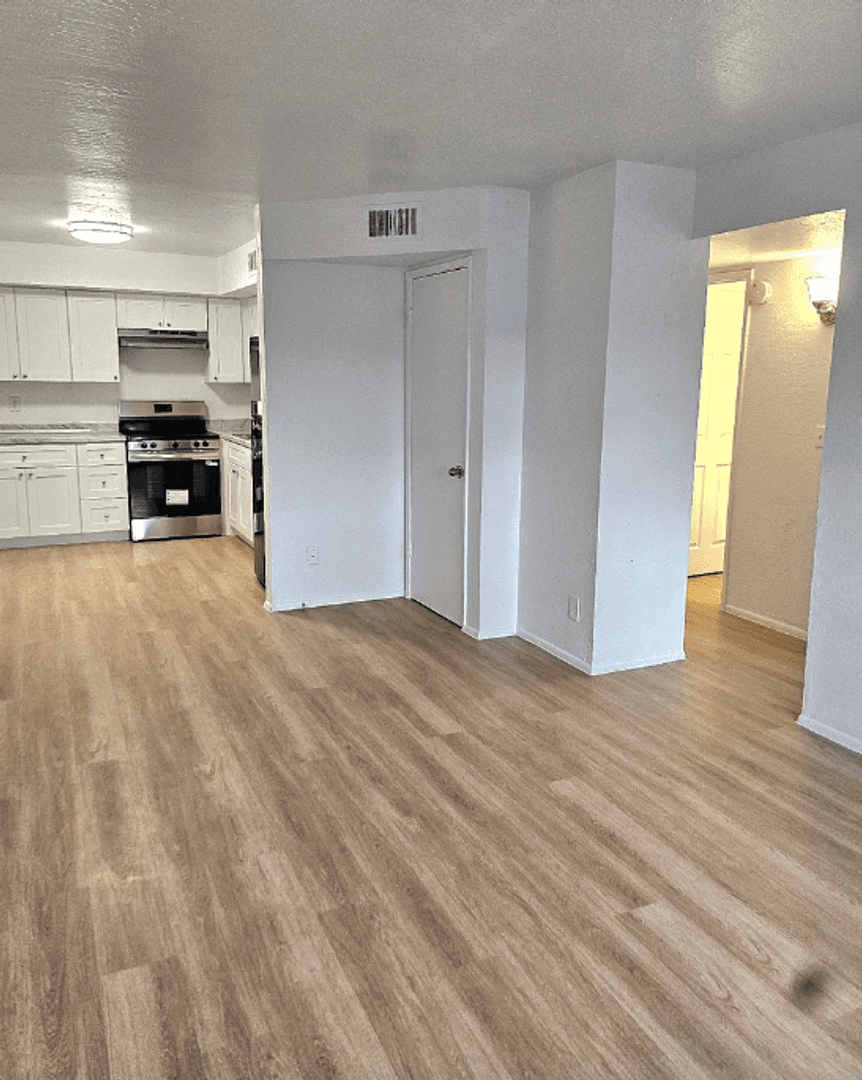 Phoenix Apartment: 510 E Hatcher Rd