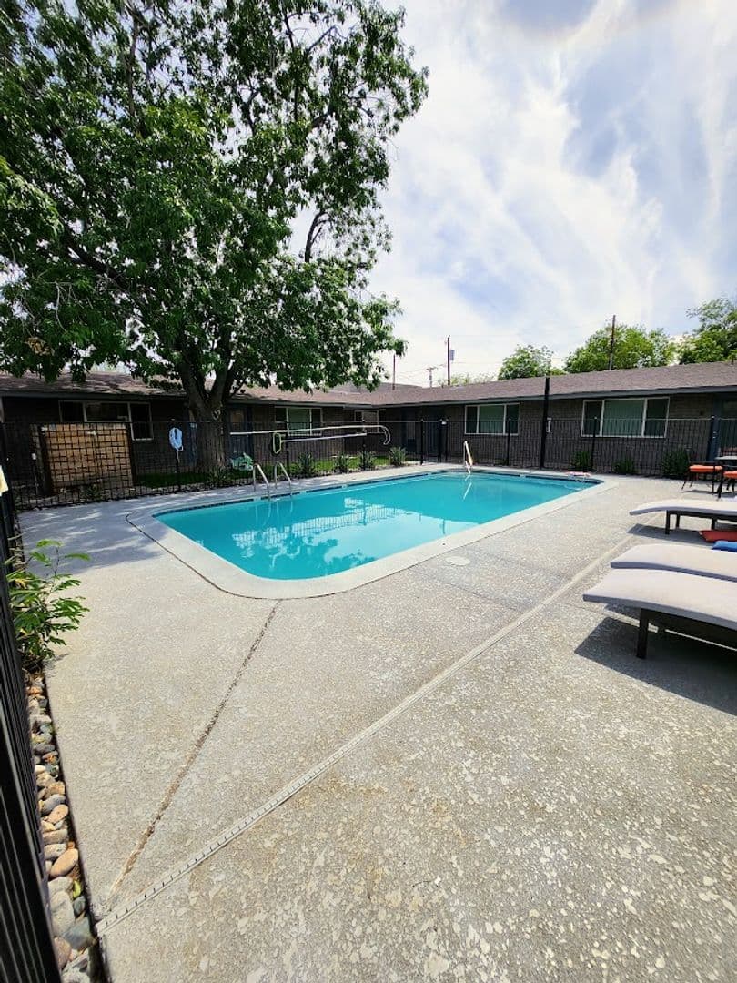 Tempe Apartment: 402 S. Beck Ave