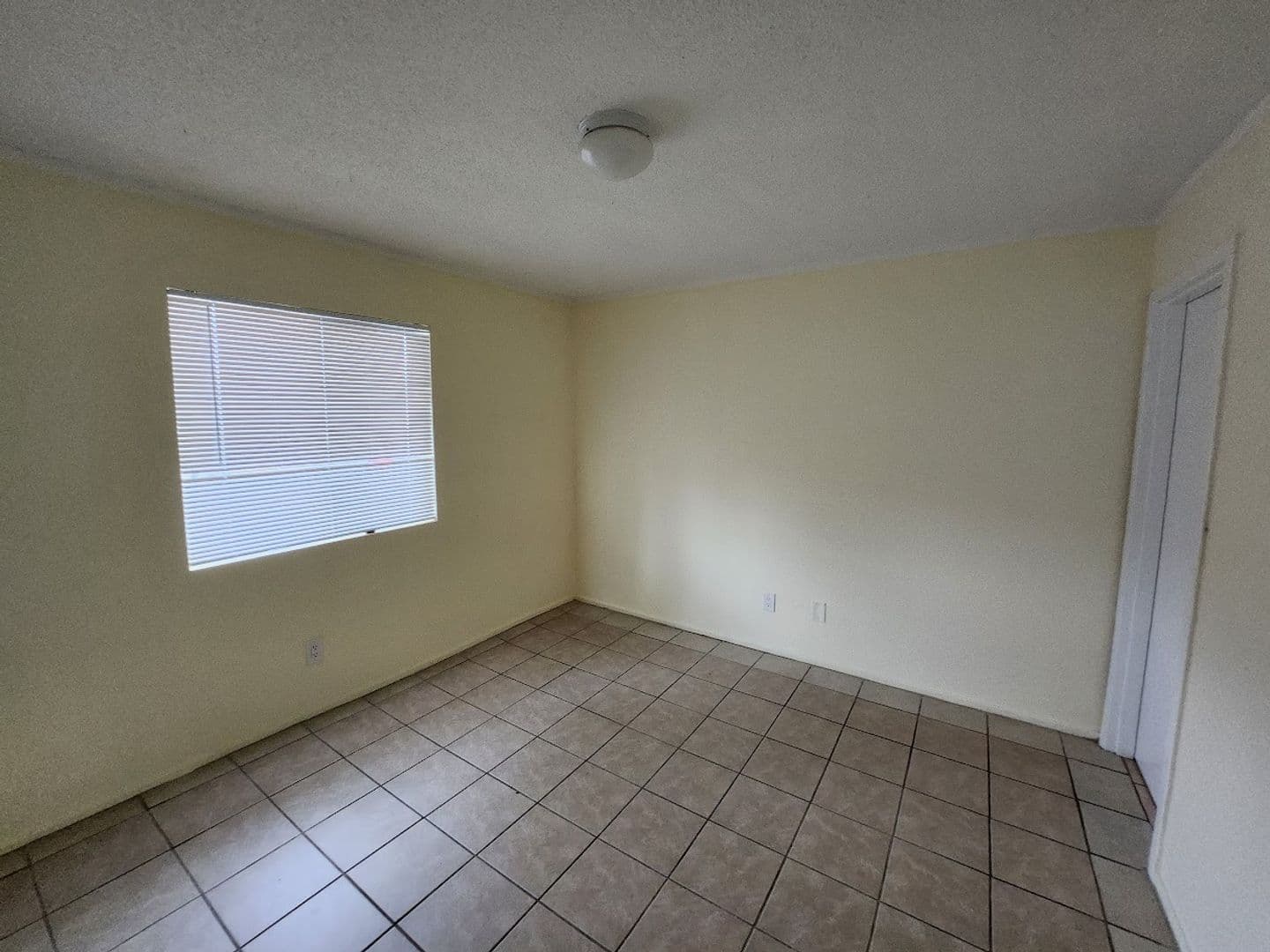 Phoenix Apartment: 2725 E. Tierra Buena Ln