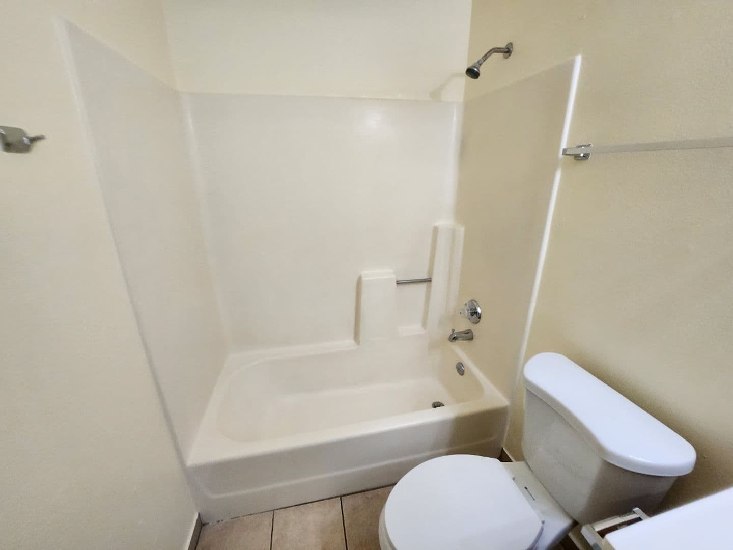 Phoenix Apartment: 2725 E. Tierra Buena Ln