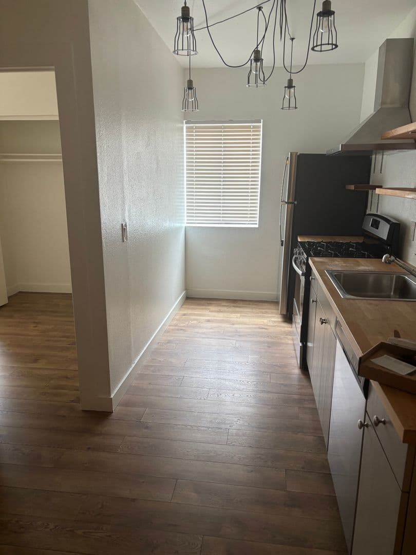 Phoenix Apartment: 1805 E Indian School Rd